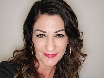 Face shot of Bella Valentine